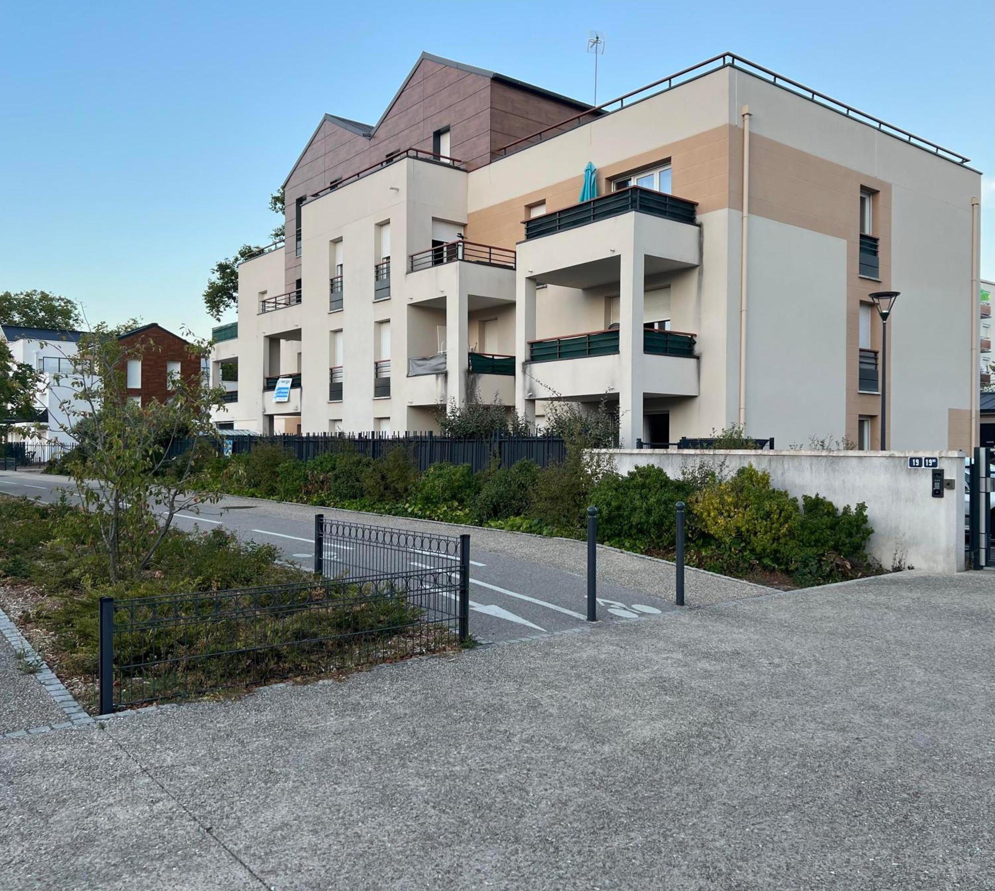Appartement Rez De Chaussee Avec Parking Prive Ορλεάνη Εξωτερικό φωτογραφία
